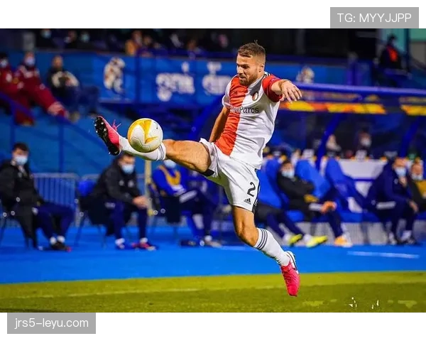 费耶诺德新赛季剑指荷甲冠军，全力冲击联赛巅峰