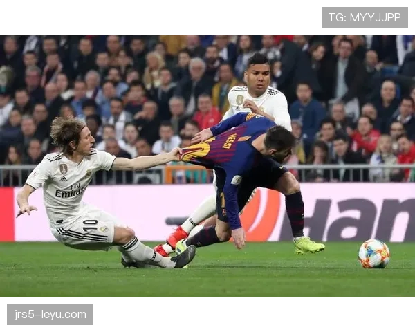 西甲焦点战：巴萨延续连胜强势，皇马深陷争议泥潭