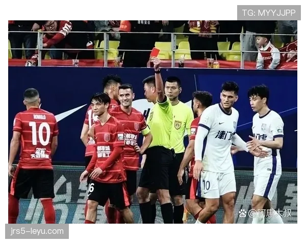 群体冲突中的犯规判罚标准为何常被误解?揭秘裁判判罚细节 群体冲突中的犯规判罚标准为何常被误解?揭秘裁判判罚细节