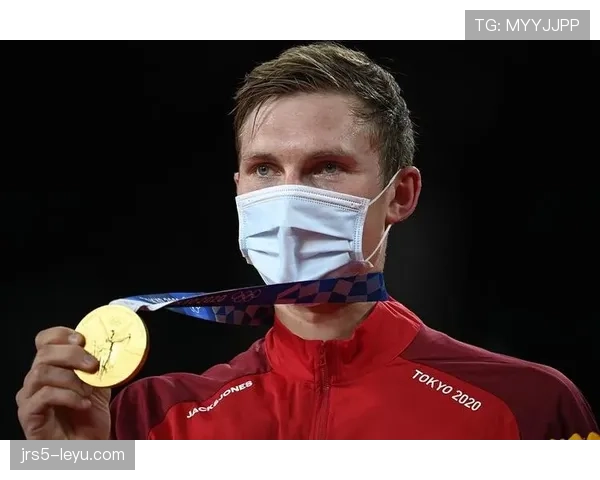 安赛龙每天吃五顿饭，训练完还要称体重